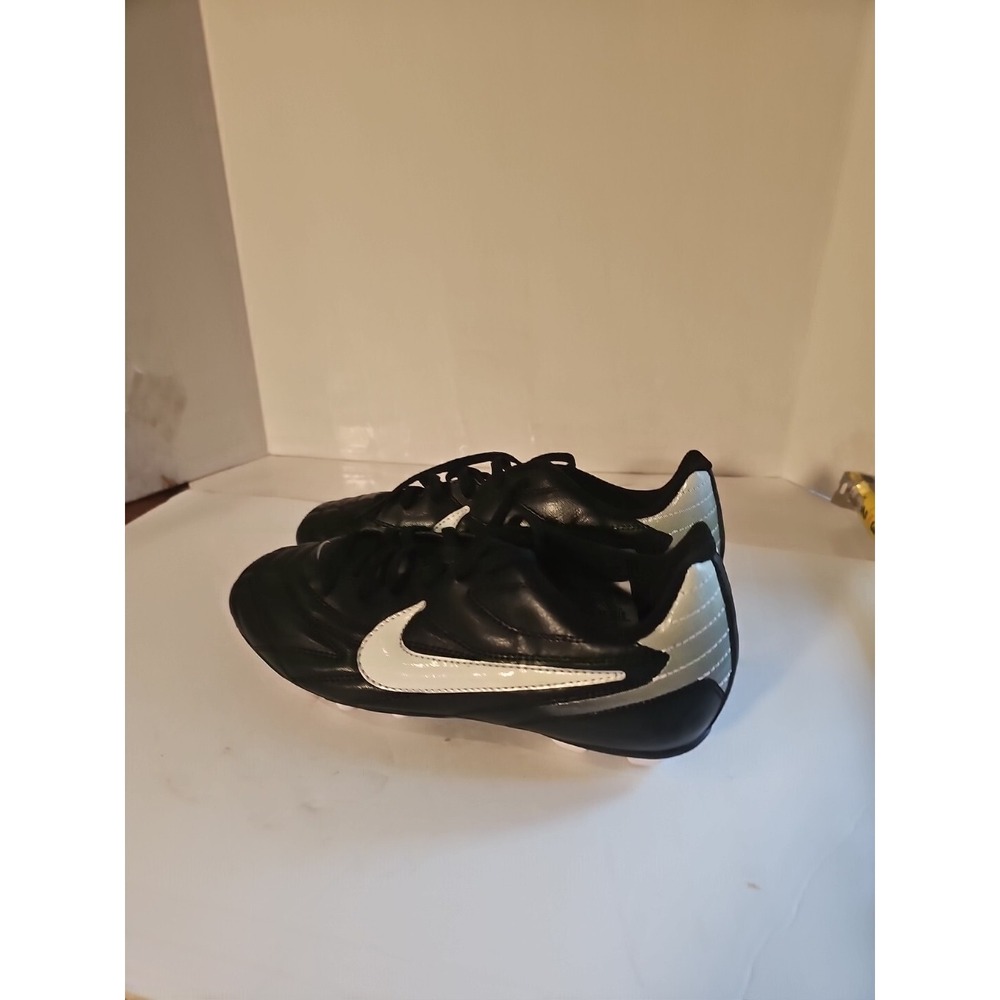 2011 Nike Tiempo Premier III Black/White Soccer Cleats Boots 442126-010 5 Youth